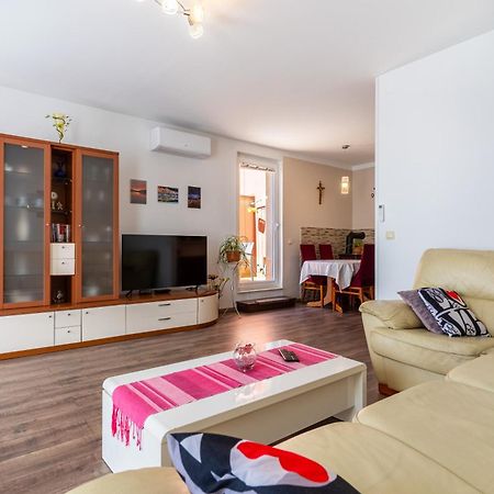 Apartman Laura 크레스 외부 사진