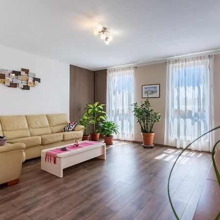 Apartman Laura 크레스 외부 사진